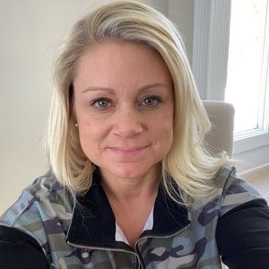 Meet your Posher, Lara